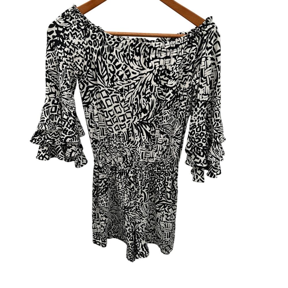 LILLY PULITZER Calla Black & White Off the Shoulder Shorts Romper // XXS